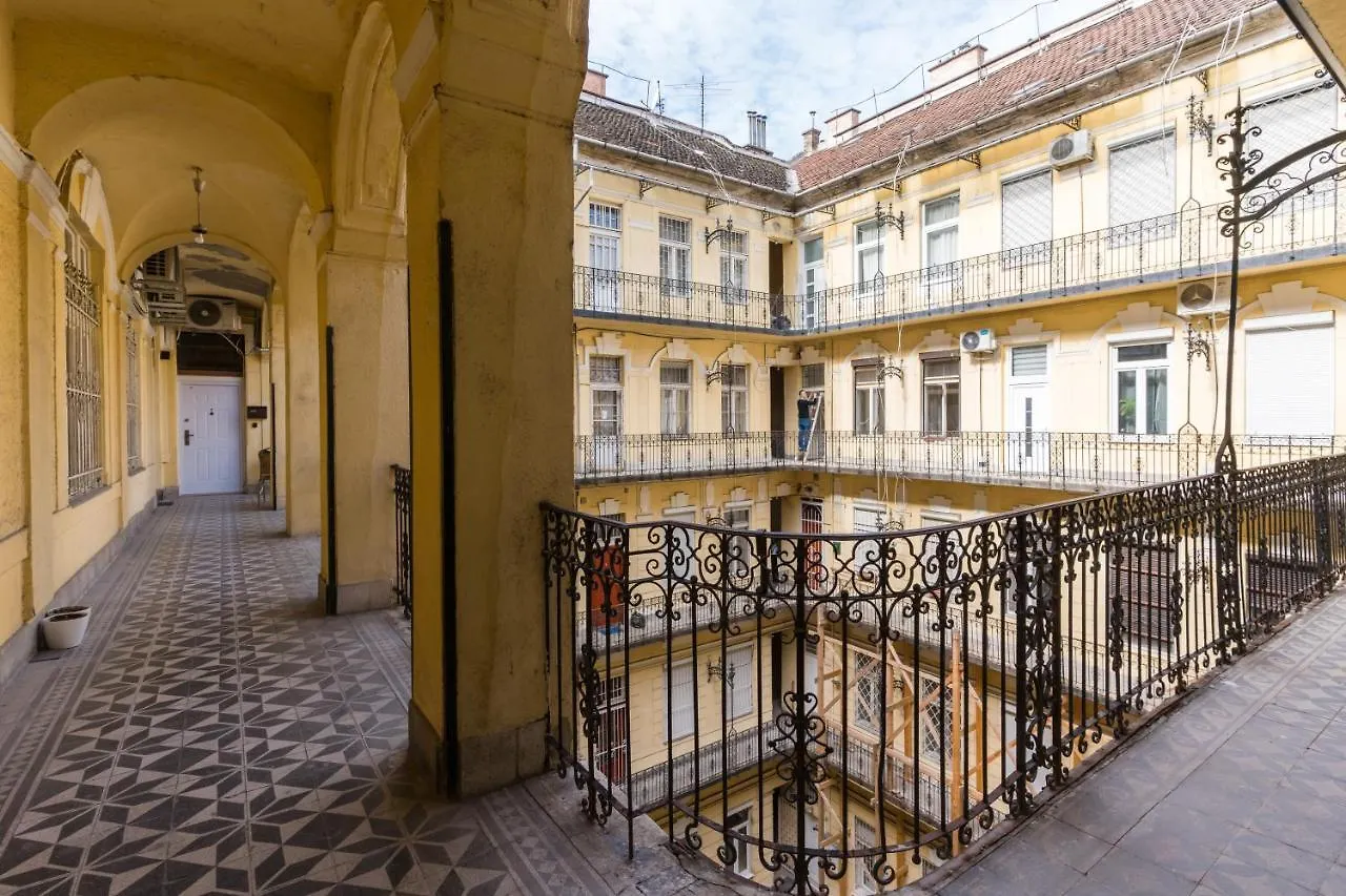 Westend Apartment Будапешт